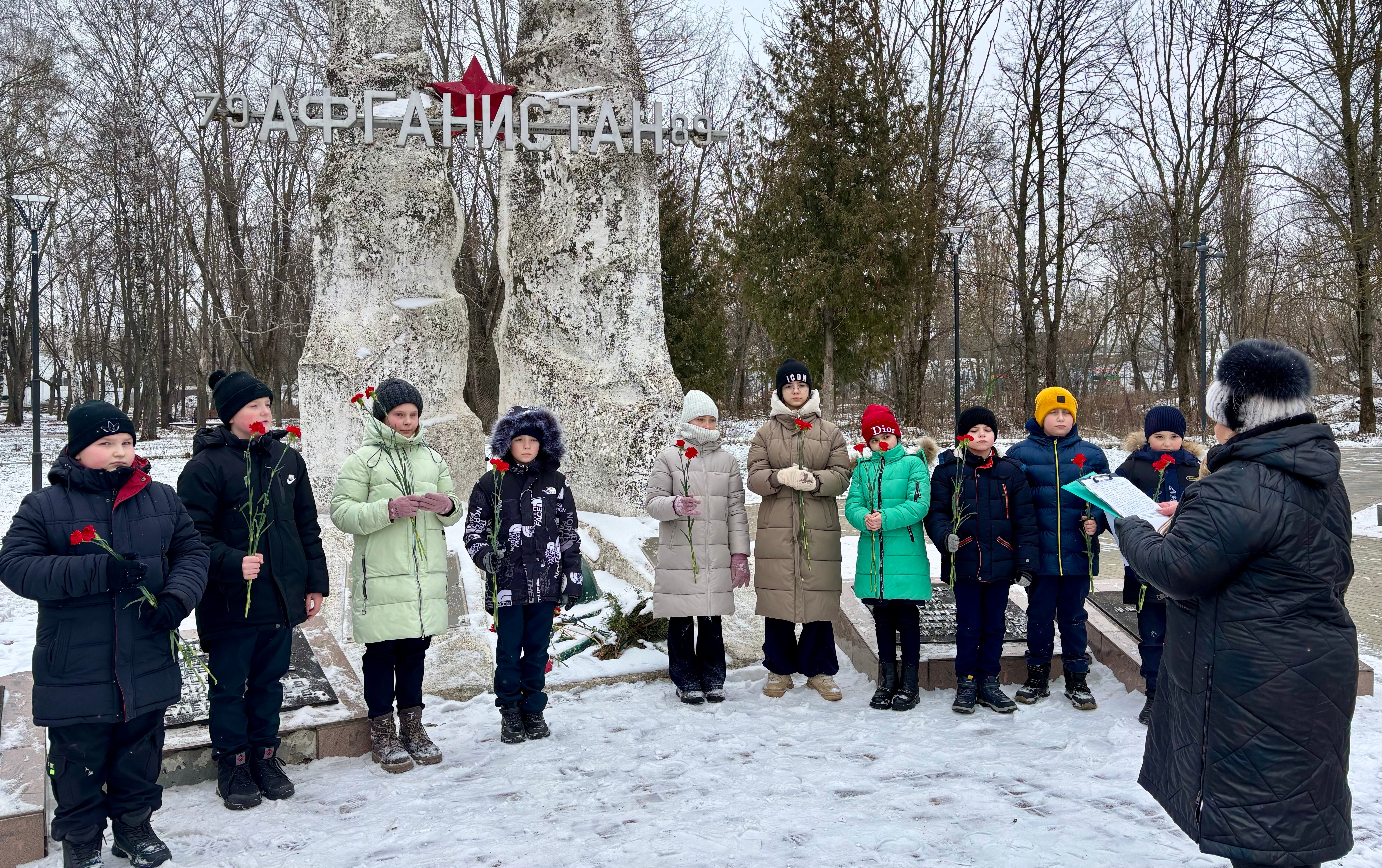 Отдавшим жизни за Афганистан.
