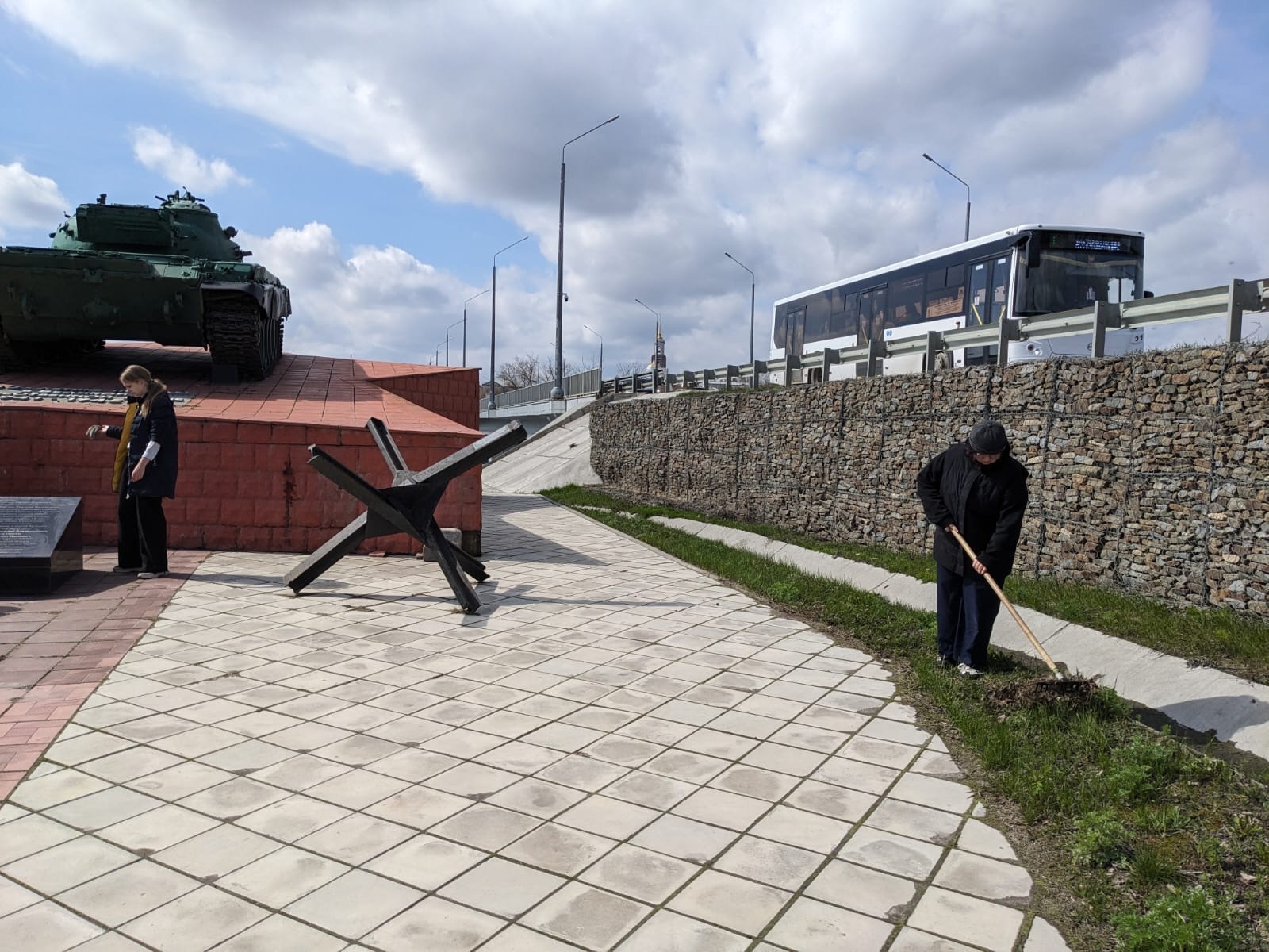 Нет забытых обелисков.