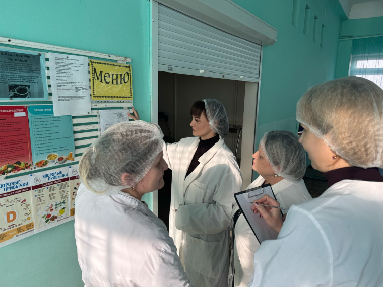 Контроль за питанием детей в школе.